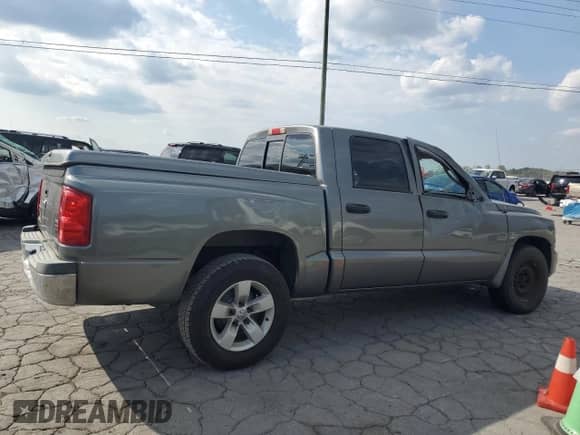 2008 Dodge Dakota SLT z VIN 1D7HE48N28S517642, wystawiony jako Copart lot #80158895 z przebiegiem 126 750 mil mil oraz Szkoda całkowita • Salvage title. Historia ofert i sprzedaży dostępna na DreamBid. Obrazek 3.