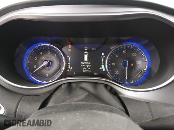 ✅ 2018 Chrysler Pacifica Touring L Plus • VIN: 2C4RC1EG8JR338070 • Lot: 43731413. Wystawiony na IAAI z przebiegiem 169 772 mil. Bezpłatny archiwum sprzedaży aukcyjnych z USA i szczegółowy raport historii pojazdu na DreamBid. Zdjęcie 7.