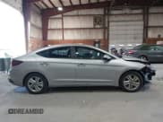 ✅ 2020 Hyundai Elantra SEL • VIN: 5NPD84LF8LH552127 • Lot: 43299702. Wystawiony na IAAI z przebiegiem 77 549 mil. Bezpłatny archiwum sprzedaży aukcyjnych z USA i szczegółowy raport historii pojazdu na DreamBid. Zdjęcie 14.