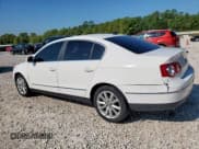 ✅ 2010 Volkswagen Passat Komfort • VIN: WVWJK7AN1AE155422 • Лот: 80182915. Опубликован ранее на Copart с пробегом 108 914 миль. Бесплатный доступ к архиву аукционных продаж из США и подробный отчёт об истории автомобиля на DreamBid. Изображение 2.