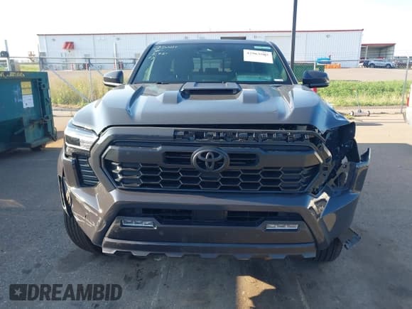 ✅ 2025 Toyota Tacoma SR • VIN: 3TMLB5JNXSM103411 • Лот: 42963505. Опубликован ранее на IAAI с пробегом 9 330 миль. Бесплатный доступ к архиву аукционных продаж из США и подробный отчёт об истории автомобиля на DreamBid. Изображение 12.