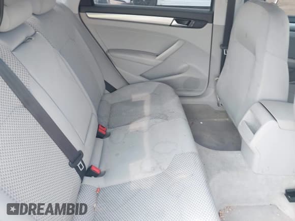 ✅ 2013 Volkswagen Passat Wolfsburg Edition • VIN: 1VWAH7A37DC132561 • Лот: 41913353. Опубликован ранее на IAAI с пробегом 125 709 миль. Бесплатный доступ к архиву аукционных продаж из США и подробный отчёт об истории автомобиля на DreamBid. Изображение 8.