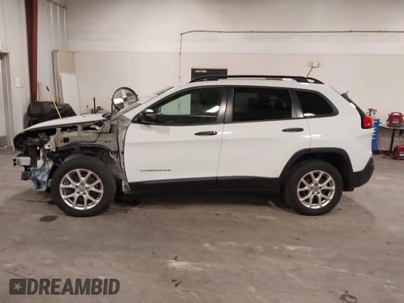 ✅ 2016 Jeep Cherokee Sport • VIN: 1C4PJLAB7GW212267 • Lot: 43614125. Listed on IAAI with 114,058 mi. Free auction sales archive from the USA and detailed vehicle history report at DreamBid. Image 15.