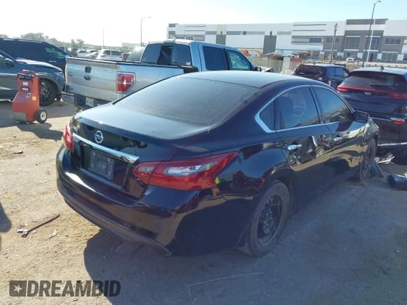 ✅ 2018 Nissan Altima SR • VIN: 1N4AL3AP2JC476233 • Лот: 43131215. Опубликован ранее на IAAI с пробегом 146 752 миль. Бесплатный доступ к архиву аукционных продаж из США и подробный отчёт об истории автомобиля на DreamBid. Изображение 4.