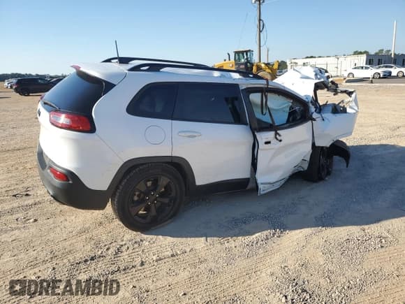 ✅ 2018 Jeep Cherokee Latitude • VIN: 1C4PJMCX3JD521316 • Lot: 86605645. Listed on Copart with 40,413 mi. Free auction sales archive from the USA and detailed vehicle history report at DreamBid. Image 3.