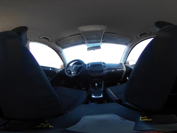 ✅ 2014 Volkswagen Tiguan S • VIN: WVGAV3AX2EW050613 • Lot: 43541966. Wystawiony na IAAI z przebiegiem 101 905 mil. Bezpłatny archiwum sprzedaży aukcyjnych z USA i szczegółowy raport historii pojazdu na DreamBid. Zdjęcie 19.