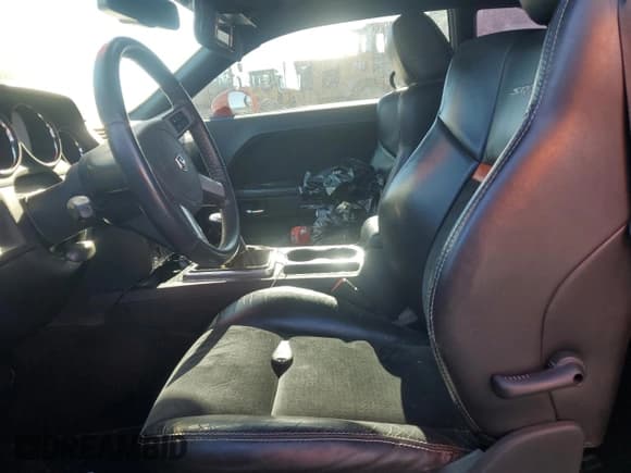 ✅ 2010 Dodge Challenger SRT-8 • VIN: 2B3CJ7DW9AH200908 • Lot: 87936325. Wystawiony na Copart z przebiegiem Nie podano. Bezpłatny archiwum sprzedaży aukcyjnych z USA i szczegółowy raport historii pojazdu na DreamBid. Zdjęcie 7.