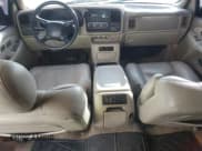 ✅ 2002 Chevrolet Suburban LT • VIN: 3GNEC16Z72G351020 • Lot: 91427085. Wystawiony na Copart z przebiegiem 162 168 mil. Bezpłatny archiwum sprzedaży aukcyjnych z USA i szczegółowy raport historii pojazdu na DreamBid. Zdjęcie 8.