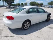 ✅ 2013 Volkswagen Passat SE • VIN: 1VWBH7A32DC018746 • Лот: 42694849. Опубликован ранее на IAAI с пробегом 172 814 миль. Бесплатный доступ к архиву аукционных продаж из США и подробный отчёт об истории автомобиля на DreamBid. Изображение 4.