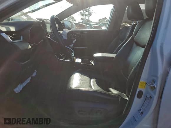 ✅ 2020 Toyota RAV4 Hybrid XLE • VIN: 2T3RWRFV2LW059564 • Lot: 93787055. Listed on Copart with 82,915 mi. Free auction sales archive from the USA and detailed vehicle history report at DreamBid. Image 7.