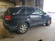 ✅ 2013 Kia Sorento LX • VIN: 5XYKTDA21DG357727 • Lot: 82097475. Wystawiony na Copart z przebiegiem 142 448 mil. Bezpłatny archiwum sprzedaży aukcyjnych z USA i szczegółowy raport historii pojazdu na DreamBid. Zdjęcie 3.
