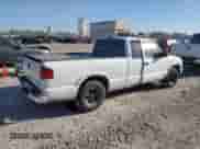 2002 Chevrolet S-10 LS с VIN 1GCCS19W128105784, выставлен на аукционе Copart как лот 73463244 с пробегом Не указан миль и Чистый • Clean title. История ставок и продаж доступна на DreamBid. Изображение 3.