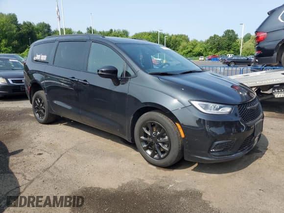 ✅ 2022 Chrysler Pacifica Touring • VIN: 2C4RC1FG1NR199419 • Lot: 55379035. Wystawiony na Copart z przebiegiem 57 566 mil. Bezpłatny archiwum sprzedaży aukcyjnych z USA i szczegółowy raport historii pojazdu na DreamBid. Zdjęcie 4.
