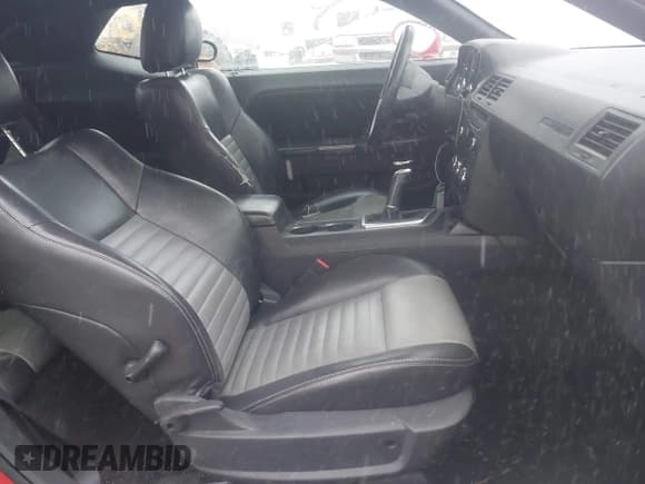 ✅ 2010 Dodge Challenger R/T Classic • VIN: 2B3CJ5DT7AH103121 • Lot: 41298456. Wystawiony na IAAI z przebiegiem 147 685 mil. Bezpłatny archiwum sprzedaży aukcyjnych z USA i szczegółowy raport historii pojazdu na DreamBid. Zdjęcie 5.