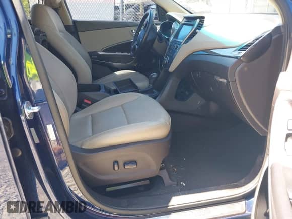 2017 Hyundai Santa Fe 2.4L z VIN 5XYZU3LB6HG422242, wystawiony jako IAAI lot #43122154 z przebiegiem 80 122 mil mil oraz . Historia ofert i sprzedaży dostępna na DreamBid. Obrazek 5.