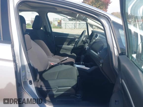 ✅ 2015 Honda Fit EX-L • VIN: 3HGGK5H83FM729472 • Lot: 43611083. Wystawiony na IAAI z przebiegiem 133 892 mil. Bezpłatny archiwum sprzedaży aukcyjnych z USA i szczegółowy raport historii pojazdu na DreamBid. Zdjęcie 5.