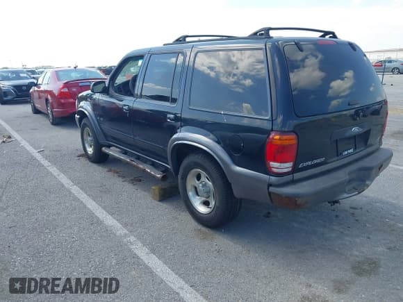 ✅ 2000 Ford Explorer XLT • VIN: 1FMZU83P7YZB43162 • Lot: 42806675. Wystawiony na IAAI z przebiegiem 141 892 mil. Bezpłatny archiwum sprzedaży aukcyjnych z USA i szczegółowy raport historii pojazdu na DreamBid. Zdjęcie 3.
