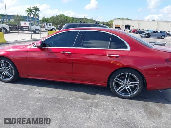 ✅ 2020 Mercedes-Benz E 350 • VIN: WDDZF8DB1LA747787 • Lot: 42310513. Listed on IAAI with 64,707 mi. Free auction sales archive from the USA and detailed vehicle history report at DreamBid. Image 14.