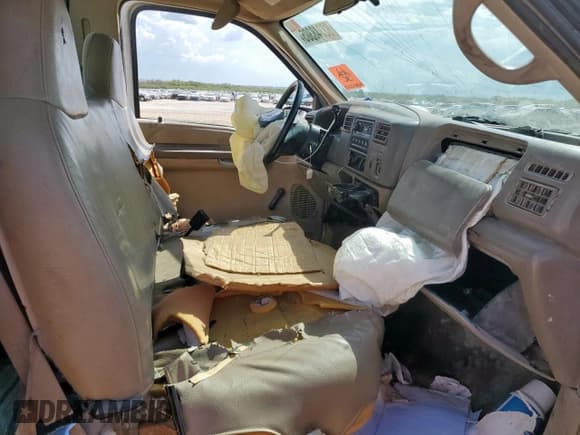 ✅ 2001 Ford F-250 XL • VIN: 3FTNF20L91MA76678 • Lot: 82348305. Wystawiony na Copart z przebiegiem 285 138 mil. Bezpłatny archiwum sprzedaży aukcyjnych z USA i szczegółowy raport historii pojazdu na DreamBid. Zdjęcie 10.