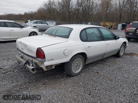 ✅ 1997 Chrysler LHS • VIN: 2C3HC56FXVH592484 • Lot: 41667403. Listed on IAAI with 139,051 mi. Free auction sales archive from the USA and detailed vehicle history report at DreamBid. Image 4.