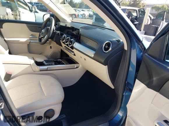 ✅ 2022 Mercedes-Benz GLB 250 • VIN: W1N4M4GB3NW187090 • Lot: 43105116. Listed on IAAI with 23,556 mi. Free auction sales archive from the USA and detailed vehicle history report at DreamBid. Image 5.