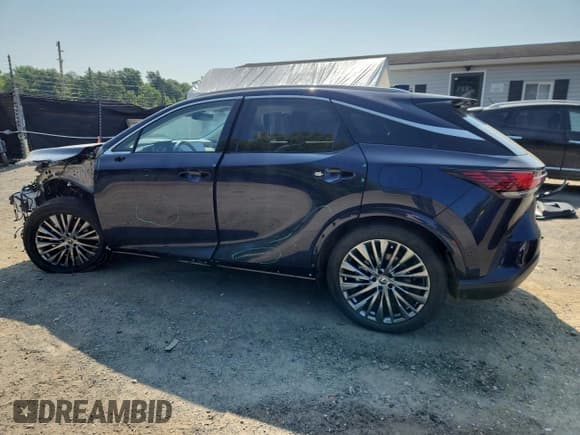 ✅ 2024 Lexus RX 450h+ Luxury • VIN: JTJCJMGA3R2023111 • Лот: 61526275. Опубликован ранее на Copart с пробегом 4 811 миль. Бесплатный доступ к архиву аукционных продаж из США и подробный отчёт об истории автомобиля на DreamBid. Изображение 2.