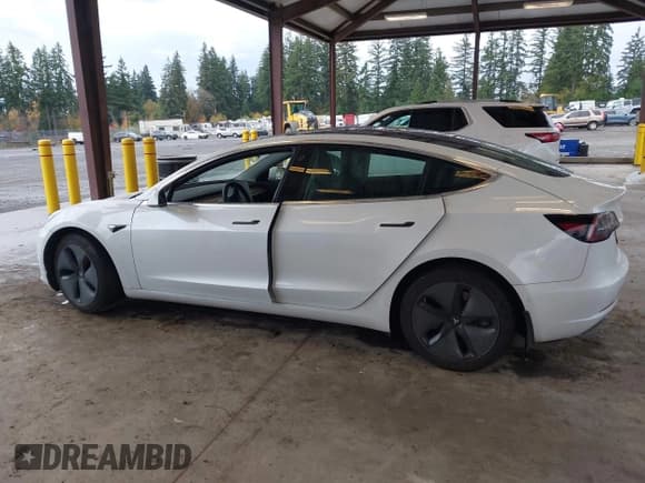 ✅ 2020 Tesla Model 3 Long Range • VIN: 5YJ3E1EB4LF665293 • Lot: 43622344. Wystawiony na IAAI z przebiegiem 57 908 mil. Bezpłatny archiwum sprzedaży aukcyjnych z USA i szczegółowy raport historii pojazdu na DreamBid. Zdjęcie 14.