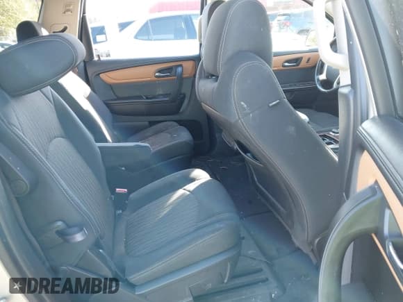 ✅ 2013 Chevrolet Traverse LT • VIN: 1GNKRGKD1DJ217751 • Lot: 43539079. Wystawiony na IAAI z przebiegiem 225 008 mil. Bezpłatny archiwum sprzedaży aukcyjnych z USA i szczegółowy raport historii pojazdu na DreamBid. Zdjęcie 8.