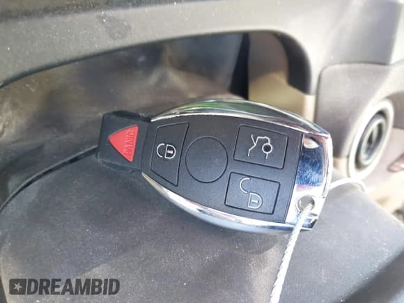 ✅ 2011 Mercedes-Benz E 350 • VIN: WDDKJ5GB2BF072981 • Лот: 40683703. Опубликован ранее на IAAI с пробегом 192 421 миль. Бесплатный доступ к архиву аукционных продаж из США и подробный отчёт об истории автомобиля на DreamBid. Изображение 11.