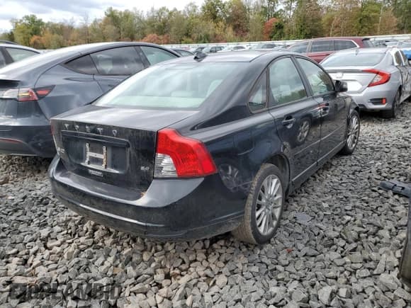 ✅ 2010 Volvo S40 • VIN: YV1390MS0A2490423 • Lot: 86206915. Wystawiony na Copart z przebiegiem 106 952 mil. Bezpłatny archiwum sprzedaży aukcyjnych z USA i szczegółowy raport historii pojazdu na DreamBid. Zdjęcie 3.