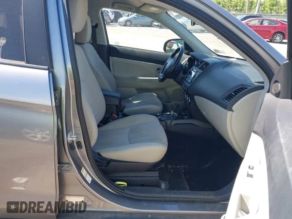 ✅ 2017 Mitsubishi Outlander ES • VIN: JA4AR3AU3HZ000427 • Lot: 42242515. Listed on IAAI with 106,093 mi. Free auction sales archive from the USA and detailed vehicle history report at DreamBid. Image 5.
