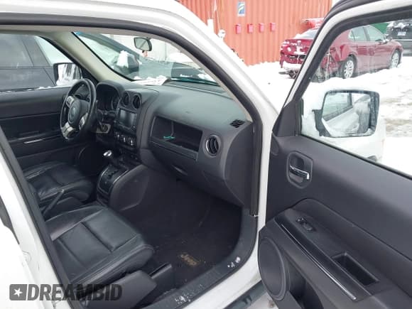 ✅ 2011 Jeep Patriot Latitude X • VIN: 1J4NT4GB5BD256538 • Lot: 43819595. Wystawiony na IAAI z przebiegiem 134 719 mil. Bezpłatny archiwum sprzedaży aukcyjnych z USA i szczegółowy raport historii pojazdu na DreamBid. Zdjęcie 5.