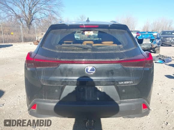 ✅ 2021 Lexus UX 250h • VIN: JTHX9JBH3M2051577 • Lot: 43698137. Wystawiony na IAAI z przebiegiem 58 174 mil. Bezpłatny archiwum sprzedaży aukcyjnych z USA i szczegółowy raport historii pojazdu na DreamBid. Zdjęcie 17.