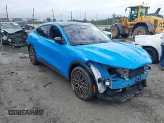 ✅ 2024 Ford Mustang Mach-E Premium • VIN: 3FMTK3R70RMA52792 • Лот: 43406284. Опубликован ранее на IAAI с пробегом 7 481 миль. Бесплатный доступ к архиву аукционных продаж из США и подробный отчёт об истории автомобиля на DreamBid. Изображение 1.