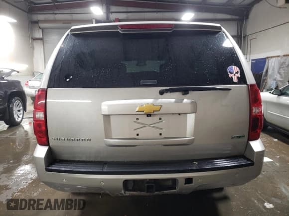 ✅ 2008 Chevrolet Suburban LTZ • VIN: 1GNFK16318J227657 • Lot: 79251374. Wystawiony na Copart z przebiegiem 200 907 mil. Bezpłatny archiwum sprzedaży aukcyjnych z USA i szczegółowy raport historii pojazdu na DreamBid. Zdjęcie 6.