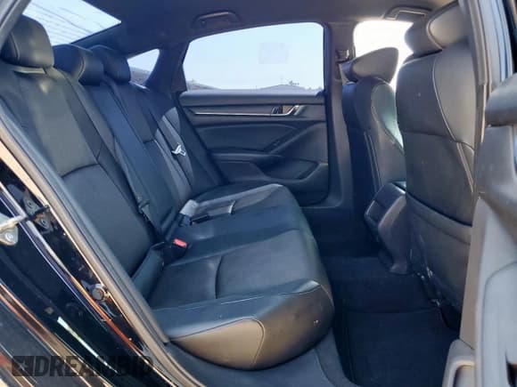 ✅ 2018 Honda Accord Sport • VIN: 1HGCV1F32JA068898 • Lot: 71522165. Wystawiony na Copart z przebiegiem 116 047 mil. Bezpłatny archiwum sprzedaży aukcyjnych z USA i szczegółowy raport historii pojazdu na DreamBid. Zdjęcie 11.