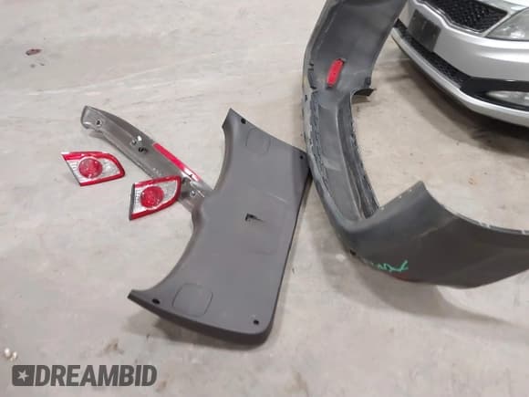 ✅ 2011 Hyundai Santa Fe Limited • VIN: 5XYZHDAG5BG090777 • Lot: 41179605. Listed on IAAI with 150,257 mi. Free auction sales archive from the USA and detailed vehicle history report at DreamBid. Image 12.