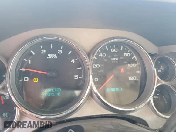 2008 Chevrolet Silverado 3500HD SRW LTZ z VIN 1GCHK33678F180956, wystawiony jako Copart lot #49663765 z przebiegiem 292 375 mil mil oraz Szkoda całkowita • Salvage title. Historia ofert i sprzedaży dostępna na DreamBid. Obrazek 9.