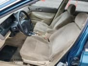 ✅ 1995 Honda Accord LX • VIN: 1HGCD5635SA071449 • Лот: 71596954. Опубликован ранее на Copart с пробегом 305 695 миль. Бесплатный доступ к архиву аукционных продаж из США и подробный отчёт об истории автомобиля на DreamBid. Изображение 7.