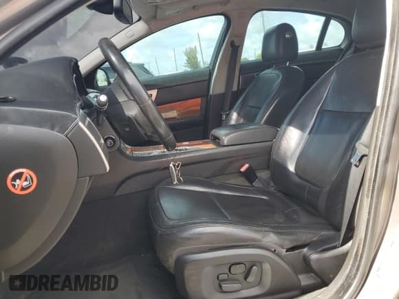 ✅ 2010 Jaguar XF Supercharged • VIN: SAJWA0HE7AMR65361 • Lot: 61667455. Wystawiony na Copart z przebiegiem 110 414 mil. Bezpłatny archiwum sprzedaży aukcyjnych z USA i szczegółowy raport historii pojazdu na DreamBid. Zdjęcie 7.