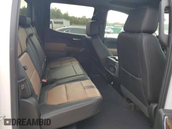 ✅ 2019 Chevrolet Silverado 1500 High Country • VIN: 1GCUYHED0KZ177117 • Лот: 86879205. Опубликован ранее на Copart с пробегом 77 179 миль. Бесплатный доступ к архиву аукционных продаж из США и подробный отчёт об истории автомобиля на DreamBid. Изображение 10.