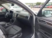 ✅ 2019 Volkswagen Atlas SE • VIN: 1V2UR2CA2KC515377 • Lot: 42981214. Listed on IAAI with 73,872 mi. Free auction sales archive from the USA and detailed vehicle history report at DreamBid. Image 5.