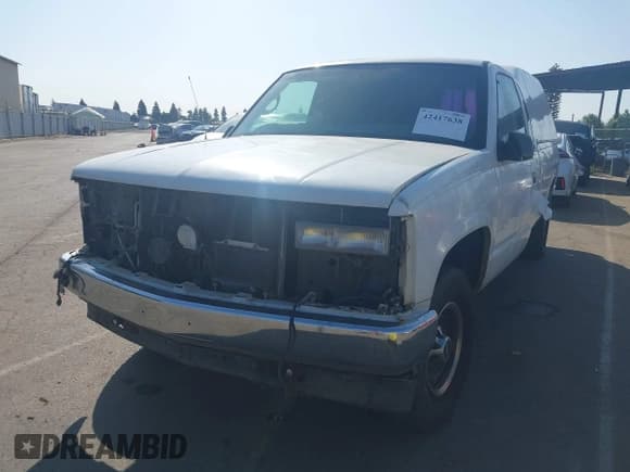✅ 1998 GMC Sierra 2500 • VIN: 1GTGC29J1WE529918 • Лот: 42417638. Опубликован ранее на IAAI с пробегом 110 854 миль. Бесплатный доступ к архиву аукционных продаж из США и подробный отчёт об истории автомобиля на DreamBid. Изображение 2.