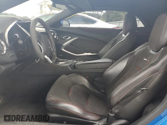 ✅ 2018 Chevrolet Camaro ZL1 • VIN: 1G1FK3D68J0161694 • Lot: 67398625. Wystawiony na Copart z przebiegiem 72 314 mil. Bezpłatny archiwum sprzedaży aukcyjnych z USA i szczegółowy raport historii pojazdu na DreamBid. Zdjęcie 7.