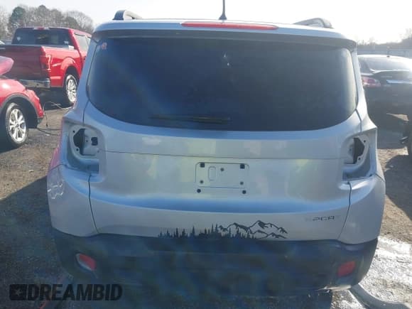 ✅ 2017 Jeep Renegade Sport • VIN: ZACCJAAH3HPF00275 • Lot: 41353370. Wystawiony na IAAI z przebiegiem 134 479 mil. Bezpłatny archiwum sprzedaży aukcyjnych z USA i szczegółowy raport historii pojazdu na DreamBid. Zdjęcie 6.