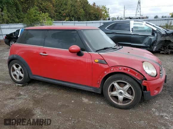 ✅ 2009 MINI Hardtop • VIN: WMWMF33599TZ21134 • Lot: 81788755. Wystawiony na Copart z przebiegiem Nie podano. Bezpłatny archiwum sprzedaży aukcyjnych z USA i szczegółowy raport historii pojazdu na DreamBid. Zdjęcie 4.