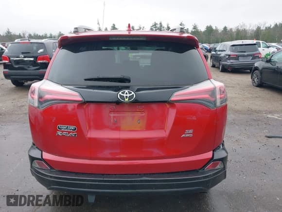 ✅ 2017 Toyota RAV4 SE • VIN: JTMJFREV0HJ135514 • Лот: 43792530. Опубликован ранее на IAAI с пробегом 109 391 миль. Бесплатный доступ к архиву аукционных продаж из США и подробный отчёт об истории автомобиля на DreamBid. Изображение 17.