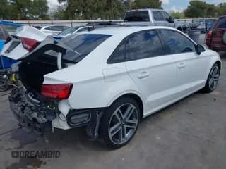 ✅ 2020 Audi A3 Premium • VIN: WAUAUGFF0LA099167 • Lot: 43396004. Wystawiony na IAAI z przebiegiem 32 523 mil. Bezpłatny archiwum sprzedaży aukcyjnych z USA i szczegółowy raport historii pojazdu na DreamBid. Zdjęcie 4.