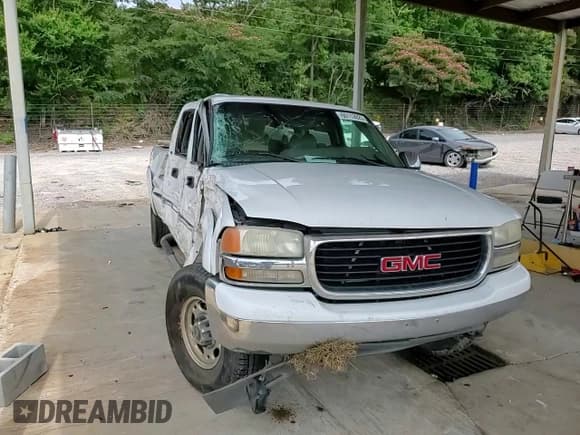 ✅ 2002 GMC Sierra 1500HD SLE • VIN: 1GTGC13U12F137815 • Lot: 60113925. Wystawiony na Copart z przebiegiem Nie podano. Bezpłatny archiwum sprzedaży aukcyjnych z USA i szczegółowy raport historii pojazdu na DreamBid. Zdjęcie 13.