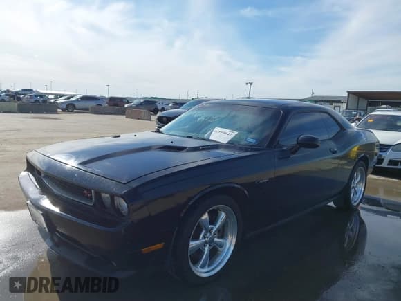 ✅ 2013 Dodge Challenger R/T • VIN: 2C3CDYBT2DH575360 • Lot: 41319042. Wystawiony na IAAI z przebiegiem 173 695 mil. Bezpłatny archiwum sprzedaży aukcyjnych z USA i szczegółowy raport historii pojazdu na DreamBid. Zdjęcie 2.